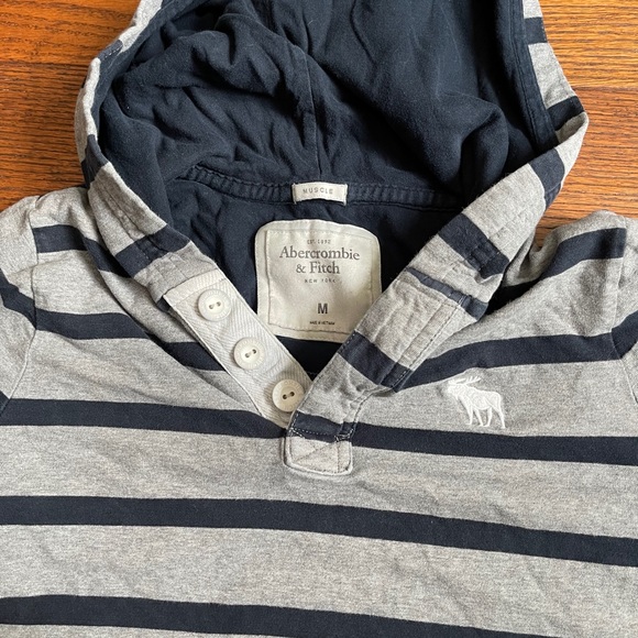 Men’s Abercrombie & Fitch light weight hoodie - Picture 3 of 4
